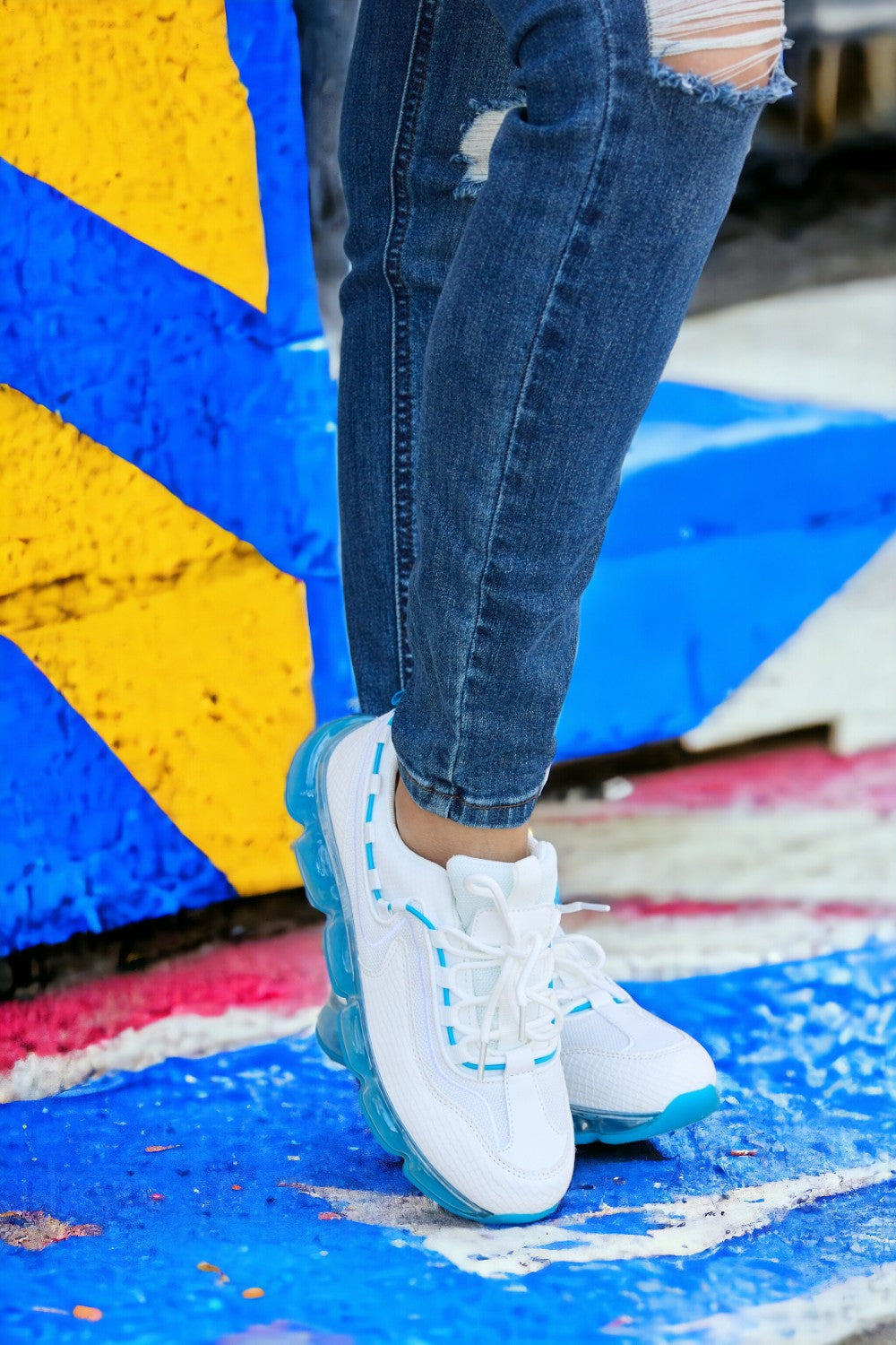 Forever Link Lace-Up Air-Cushioned Athletic Shoes