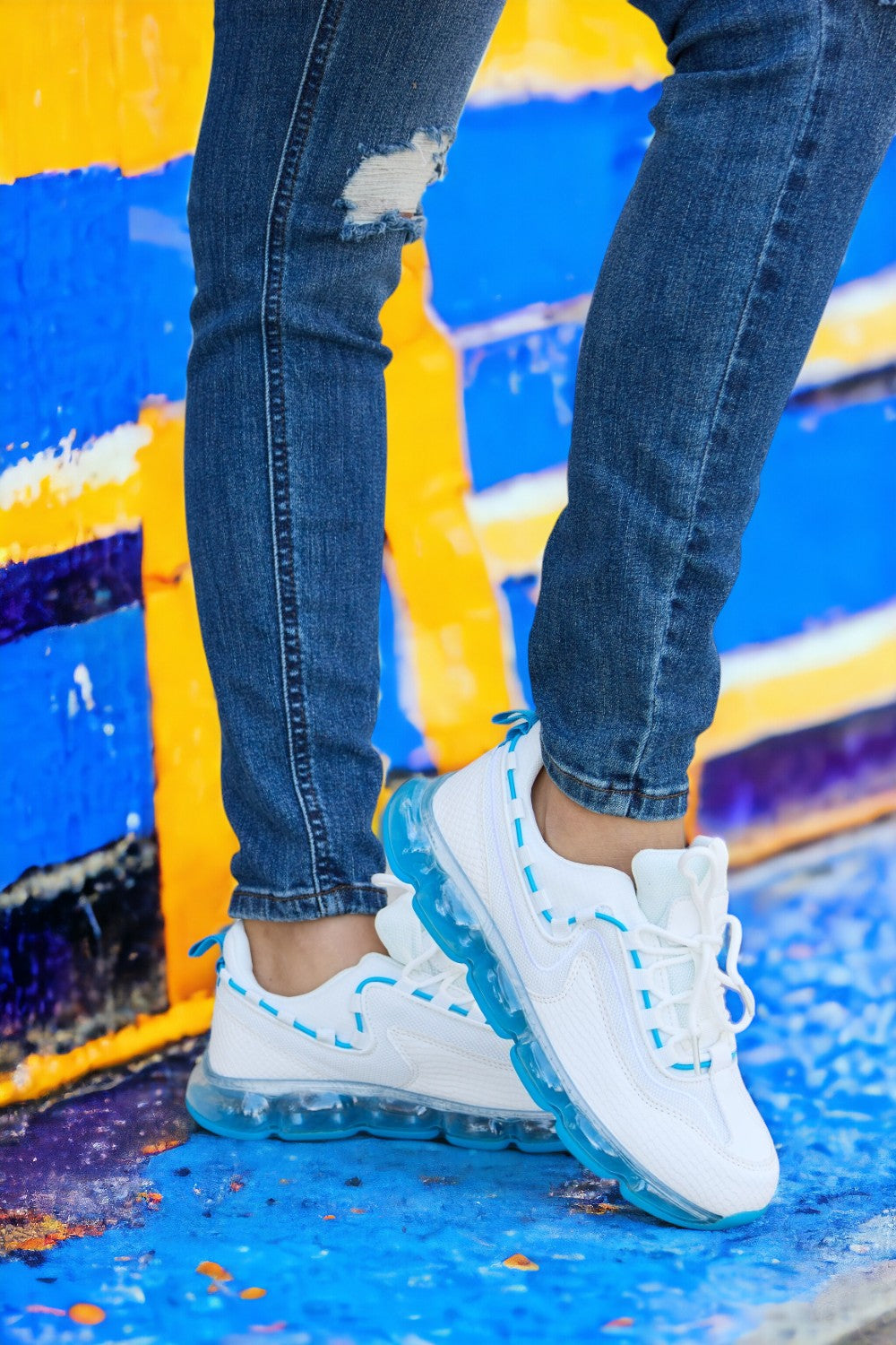 Forever Link Lace-Up Air-Cushioned Athletic Shoes