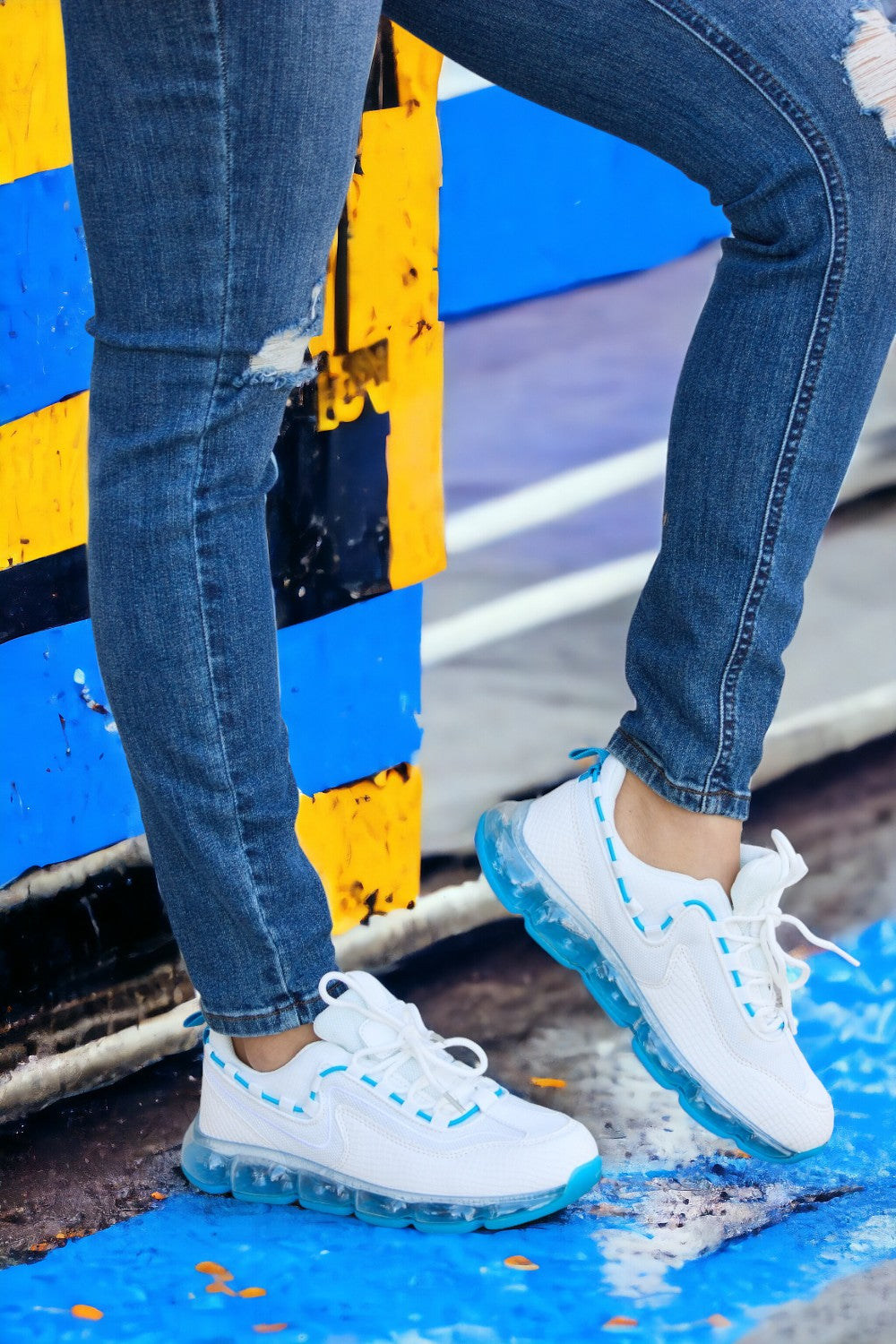 Forever Link Lace-Up Air-Cushioned Athletic Shoes